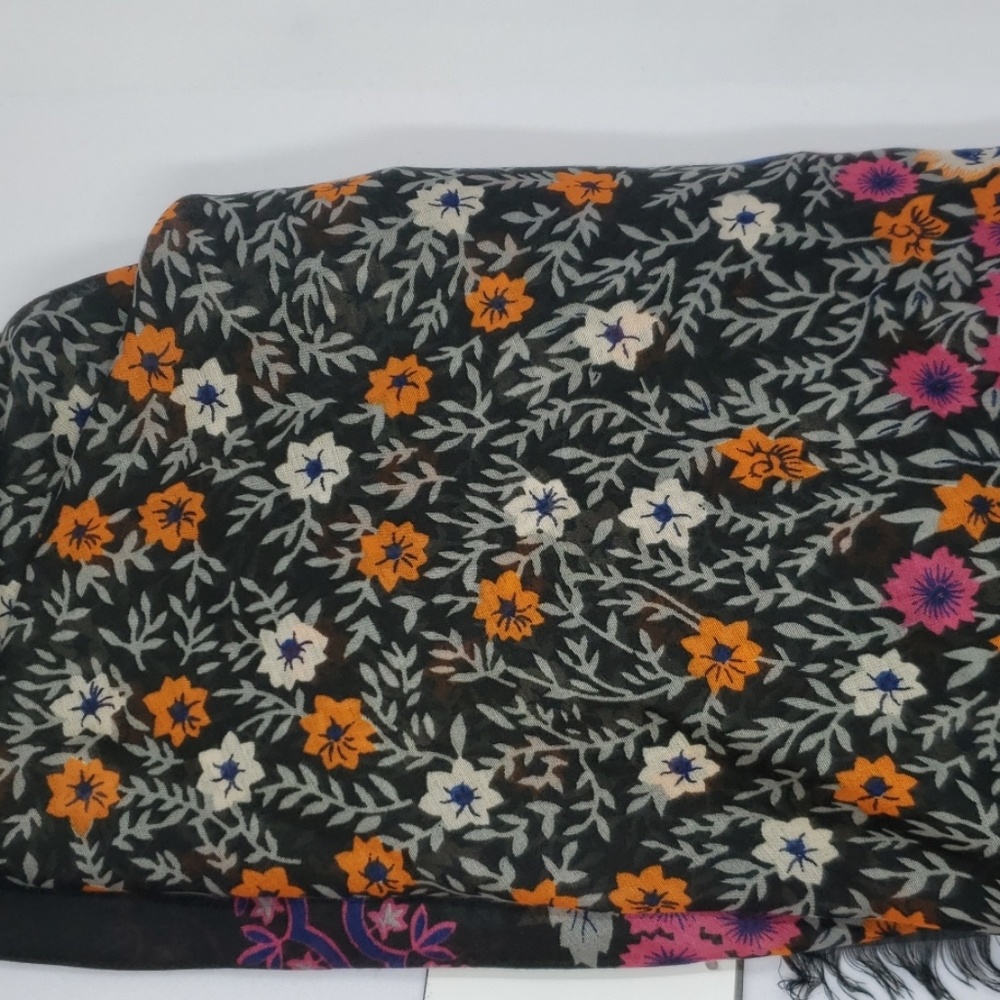 🆕️ Flowered Patterned Rectangle Scarf - Picture 2 of 5